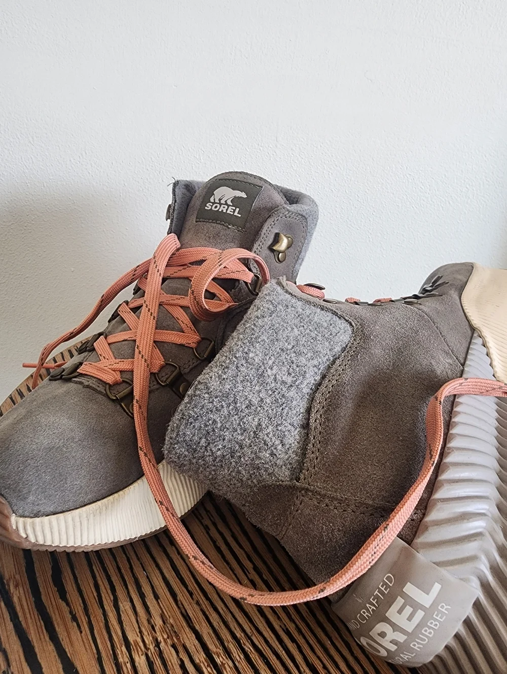 Sorel Out N About III Conquest Waterproof Boots Gray Pink Size 9